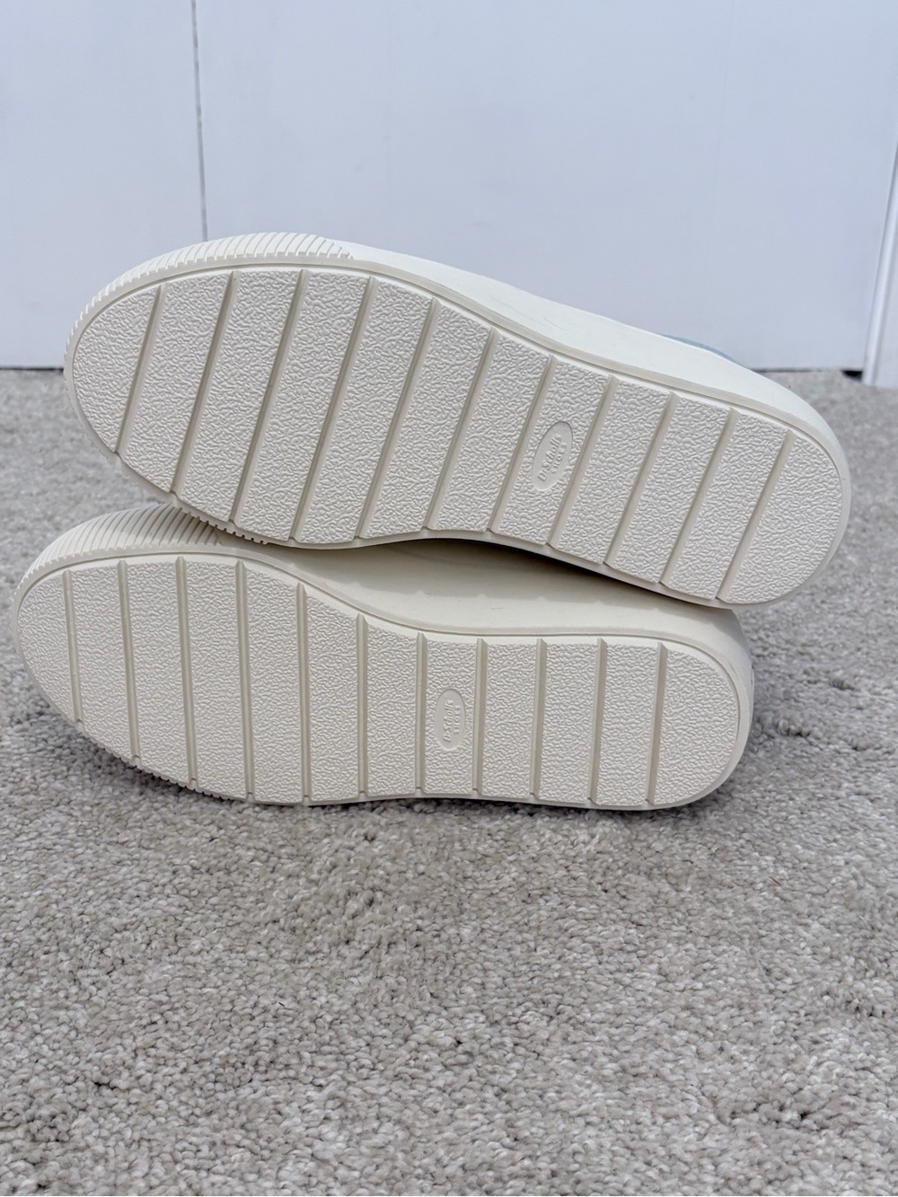 BRAND NEW Wrangler Light Blue Canvas Low-Top Sneakers with Cream Laces - Picture 5 of 10
